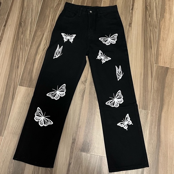 Black High Rise Jeans with Butterfly Embroidery - Picture 3 of 8